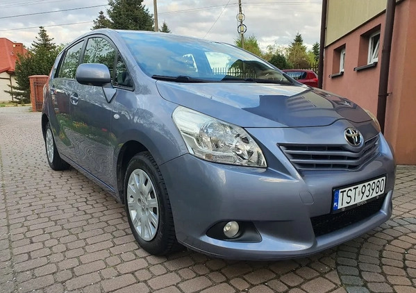 Toyota Verso cena 33900 przebieg: 213200, rok produkcji 2009 z Starachowice małe 154